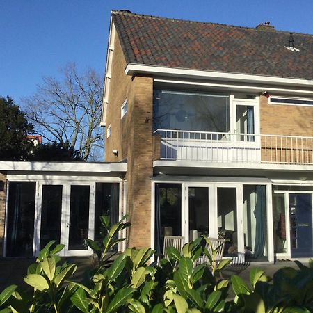 Villa Cosy Central Incl Jacuzzi Near Trainstation, Beach And City Heemstede Exterior foto